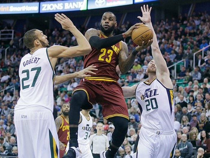 レブロンは「NBA最後の高卒大物」?米スポーツ界が学歴重視の背景とは。<Number Web> photograph by AFLO