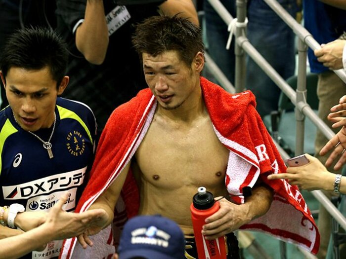 長谷川穂積、“予想外”の復帰戦。「打たせない」に徹したこの男は強い。＜Number Web＞ photograph by Getty Images