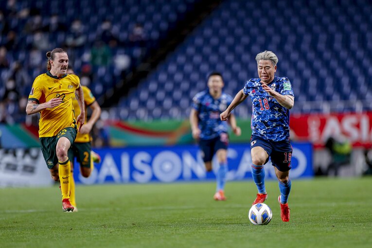 後半33分に投入された浅野。わずか8分後には日本を窮地から救う大仕事をした　©JMPA