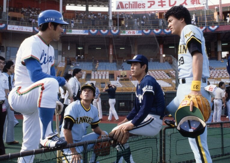 交流戦もない時代、オールスターはスタイルの異なる両リーグの選手が情報交換をする貴重な機会だった。右端が若菜　©Bungeishunju