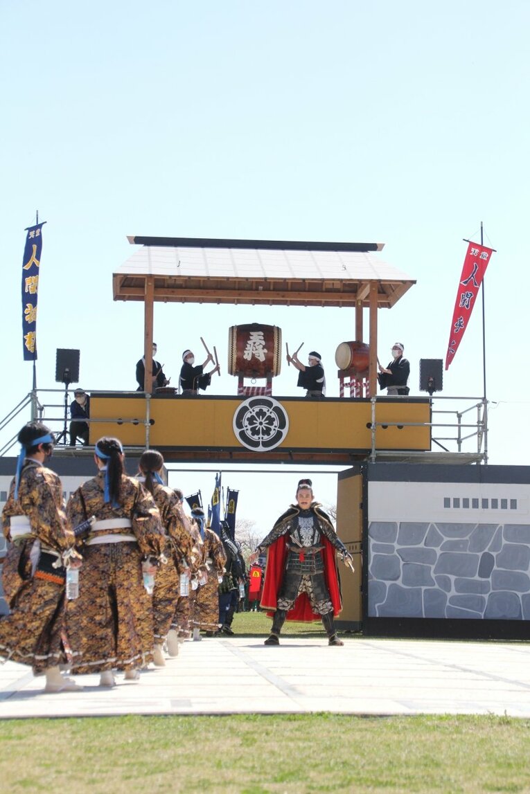 藤井聡太竜王「大変参考になったで“ござる”」初出演した《人間将棋》を現地取材… 観る将マンガ家が超楽しんで描いてみた(84)