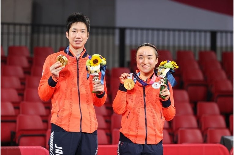 水谷隼と伊藤美誠 ／ photograph by Takuya Matsunaga/JMPA