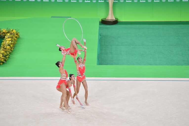 リオ五輪での新体操日本代表チームの演技　©︎JMPA