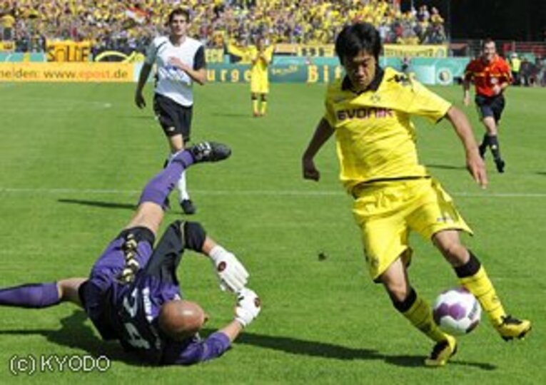 ドルトムントでの活躍で、ブンデスリーガ'10-'11年シーズンの前半戦MVPに輝いた。