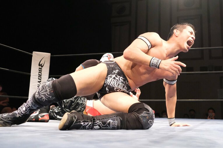 〈米軍基地で試合も〉沖縄唯一のプロレス団体『琉球ドラゴンプロレス』って何？ リングネームはグルクンマスク、首里ジョーなど(32)