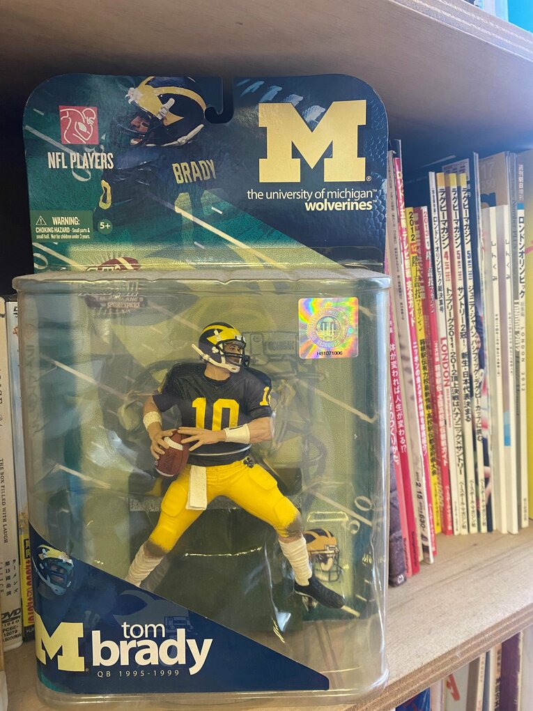 筆者宅にあるブレイディの大学時代の貴重なフィギュア　