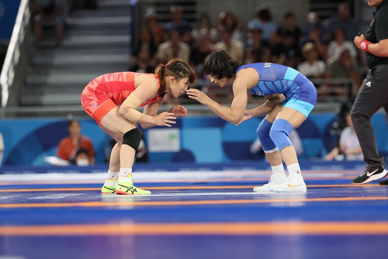 レスリング女子50kg級1回戦、須崎優衣vs.ビネシュ・フォガト　©Kaoru Watanabe/JMPA