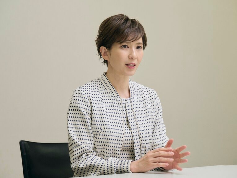 フリーキャスター徳永有美さん。1998年にテレビ朝日入社、3年目で栗山英樹さんと「速報！スポーツCUBE」を担当。その後、フリー転身。現在は『報道ステーション』などに出演　©Yuki Suenaga