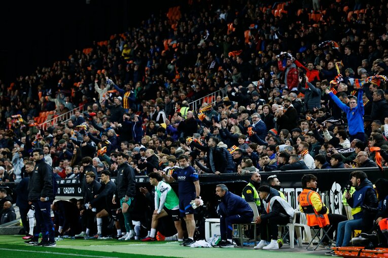 〈久保建英ソシエダ月間MVP〉敵地で憎まれるのは名が知れた証拠だが…「クボへの徹底マーク」と“1枚も撮れなかったシーン”とは(39)