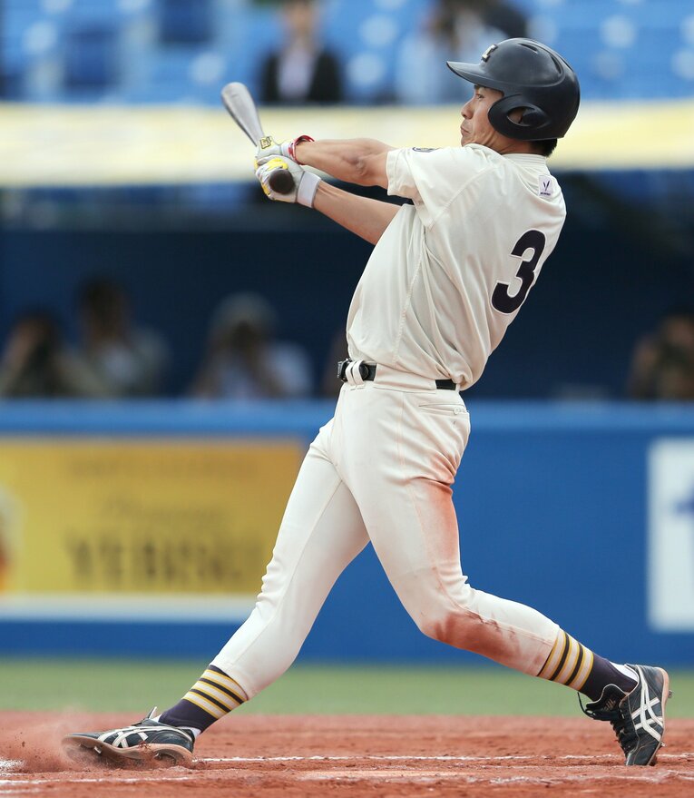 明大時代の佐野恵太　©JIJI PRESS