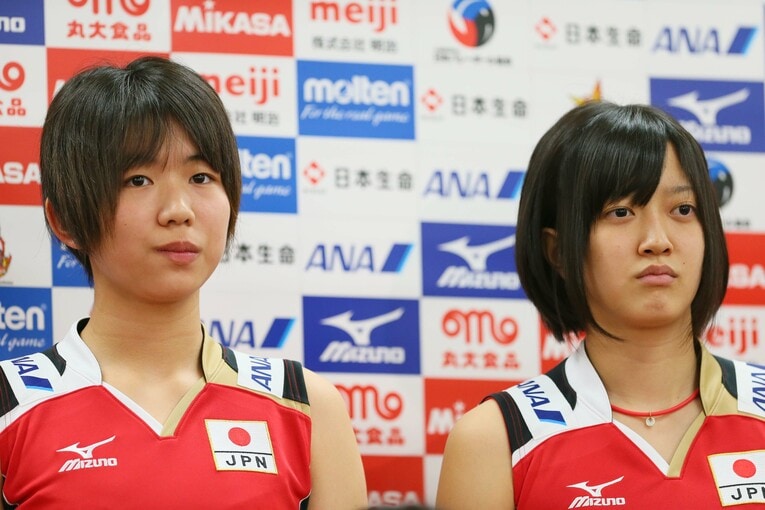 日本代表の会見に出席した当時19歳の鍋谷さん（右、2013年5月）©︎AFLO SPORT