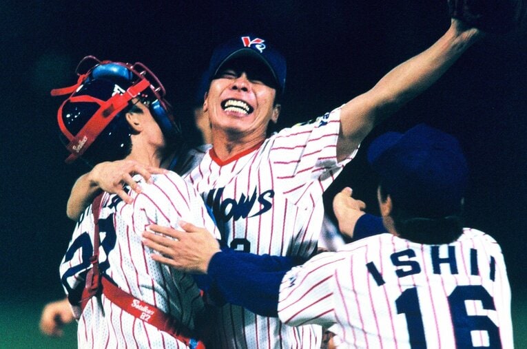 1997年の日本シリーズを制し、胴上げ投手となったヤクルトの高津臣吾　©Kazuaki Nishiyama