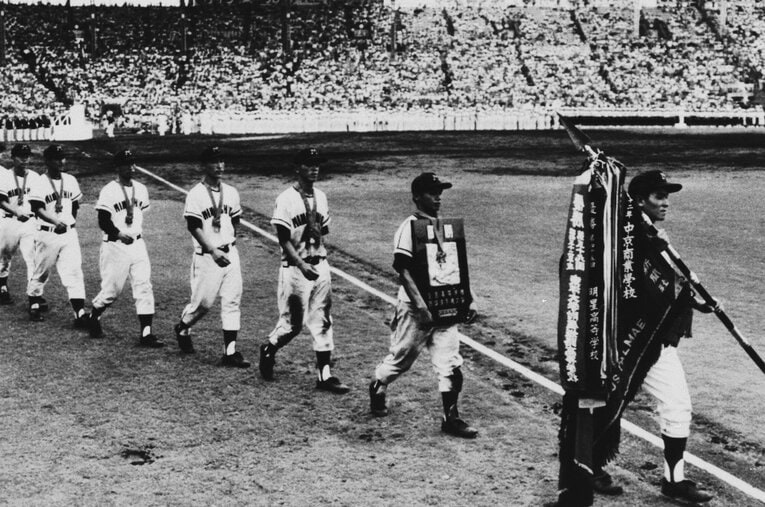 史上3校目、公立高としては史上唯一の春夏連覇を成し遂げた1979年の箕島高。その強さの秘密をエースだった石井毅が語った　©KYODO