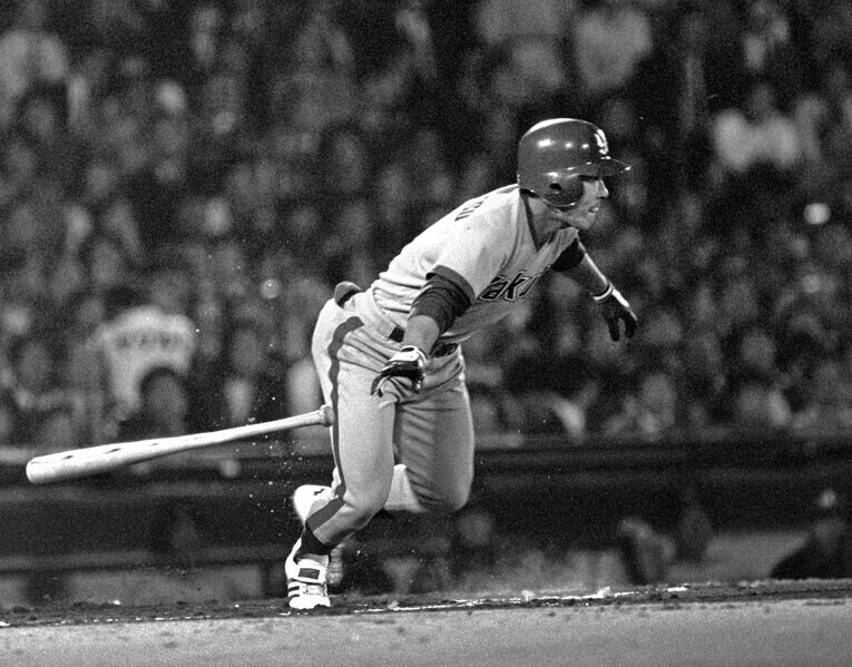 「小さな大打者」若松勉は通算打率.319、2173安打という偉大な記録を残した　©JIJI PRESS