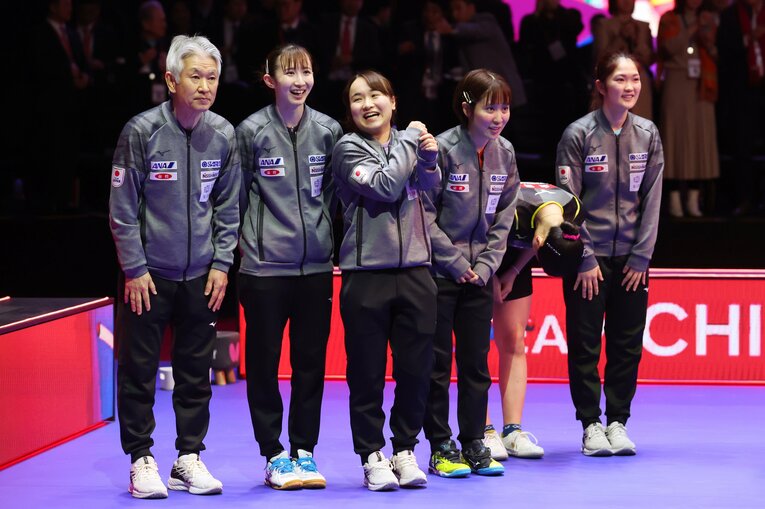 試合を終え、笑顔の選手たち　©AFLO