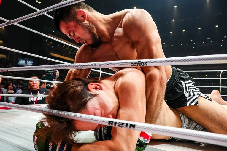 シェイドゥラエフの“パウンド地獄”（2枚目／全13枚） ©RIZIN FF Susumu Nagao