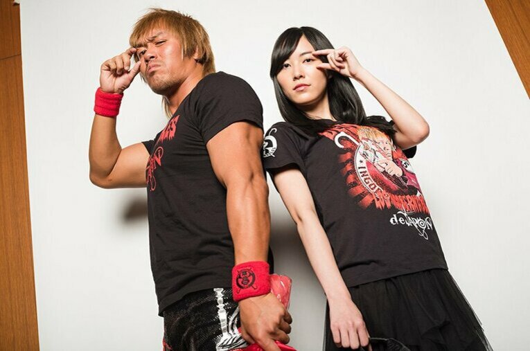 内藤哲也と“ハリウッド”JURINAこと松井珠理奈（2017年） ／ photograph by Tadashi Shirasawa