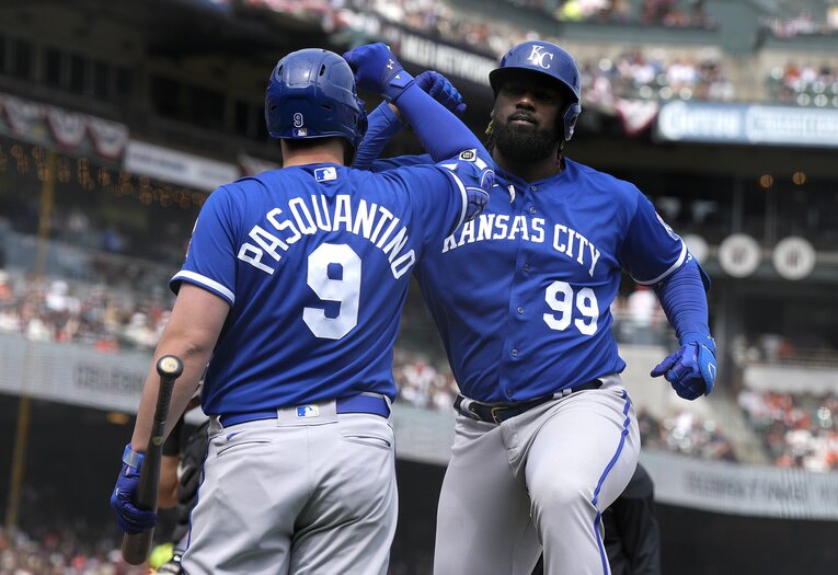 ロイヤルズ時代のレイエス（99番）。ロッテとの開幕戦で初本塁打を放ったが、日本ハムでのシーズンはどうなるか　©Getty Images