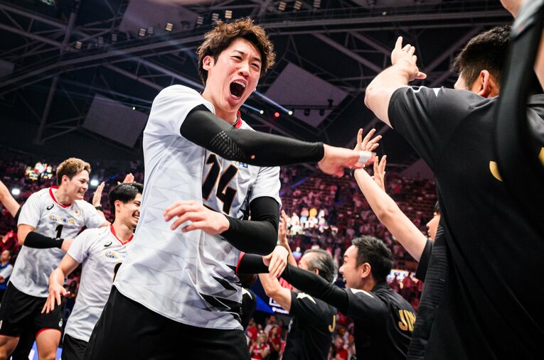 VNLではベストアウトサイドヒッターに選出された石川祐希（28歳）。「ユーキイシカワ」がSNSでトレンド入りした ／ photograph by Volleyball World