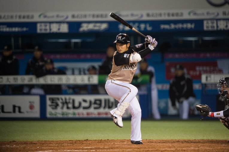 山形が理想とする近藤健介の若い頃のフォーム。足のあげ方が似てる？　©Nanae Suzuki