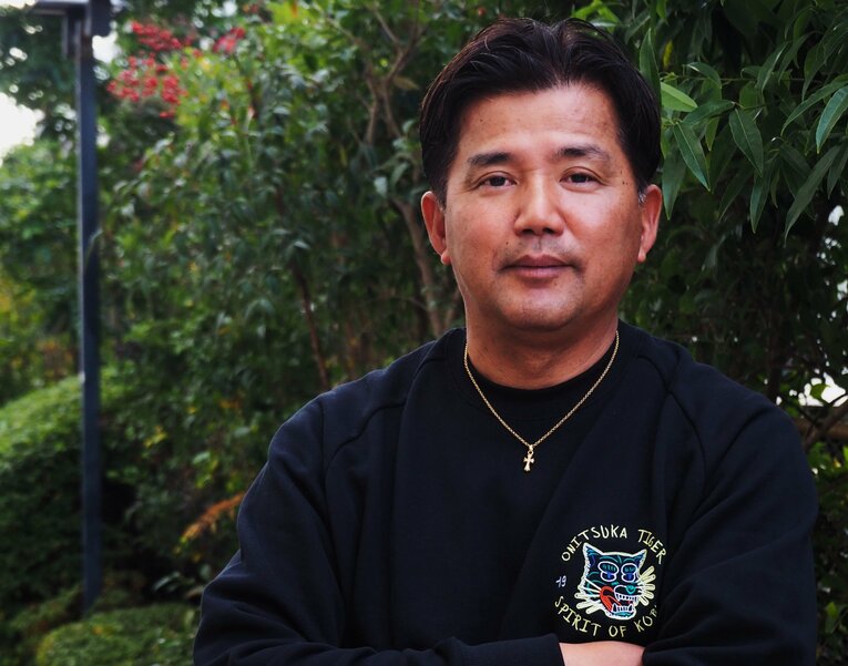 インタビューに応じるヴィッセル神戸・永井秀樹スポーツダイレクター　©Masao Kurihara