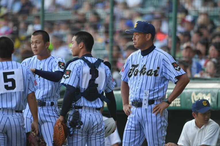 2017年夏の甲子園で東海大菅生を4強に導いた若林監督も、鈴木の活躍は「ちょっと意外」と口にした©Hideki Sugiyama