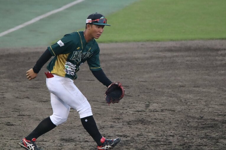 守備に就く望月