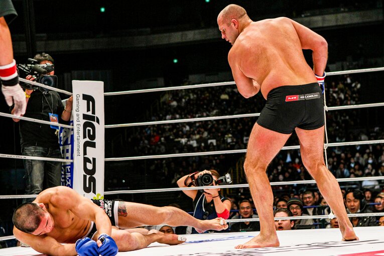 石井慧をあっけなくKOしたヒョードル