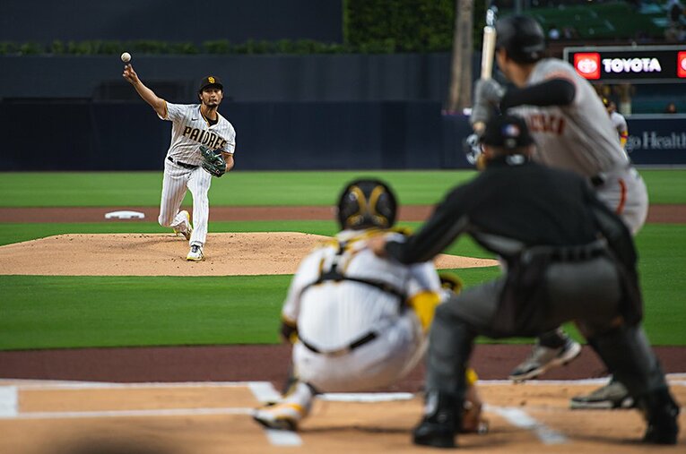 ジャイアンツ戦で見せたスリリングな攻防は相棒カラティニとの相性の良さを再認識する時間だった ／ photograph by Getty Images