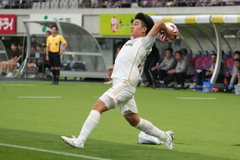 FC町田ゼルビア・林幸多郎のロングスロー　©Hiroki Watanabe/Getty Images