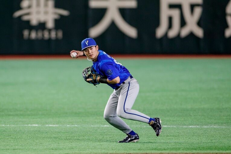 二塁、三塁、遊撃まですべてこなす林　©Kiichi Matsumoto