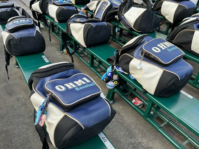 昔はショルダーバッグ、現在はリュックが主流だ　©Yukiko Umetsu