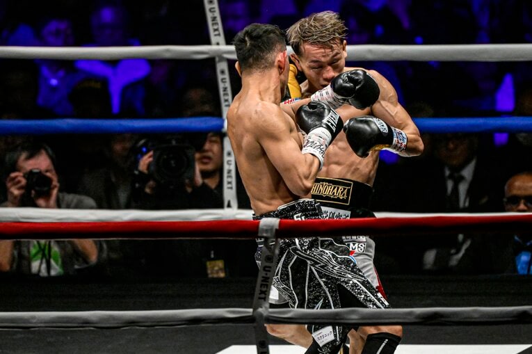 堤聖也vs.ノニト・ドネア。12月17日、両国国技館　©Takuya Sugiyama