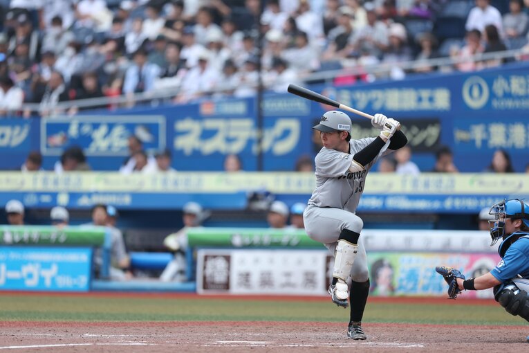 攻守に輝きを見せる寺地　©︎Chiba Lotte Marines