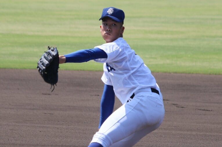 投手挑戦から数カ月で150キロをマークした兵庫・滝川高校の新井瑛太（18歳）。スカウトの評価も高く、本人もプロ志望だったが…？ ／ photograph by Fumi Sawai