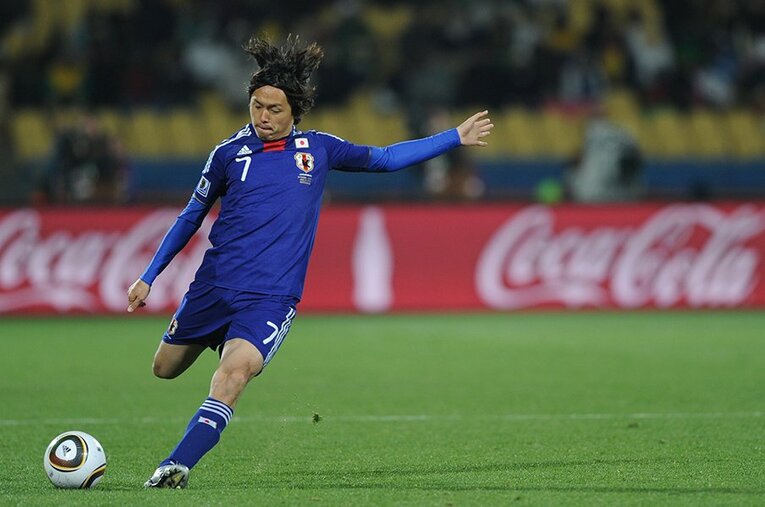 南アW杯デンマーク戦の遠藤保仁　©JMPA