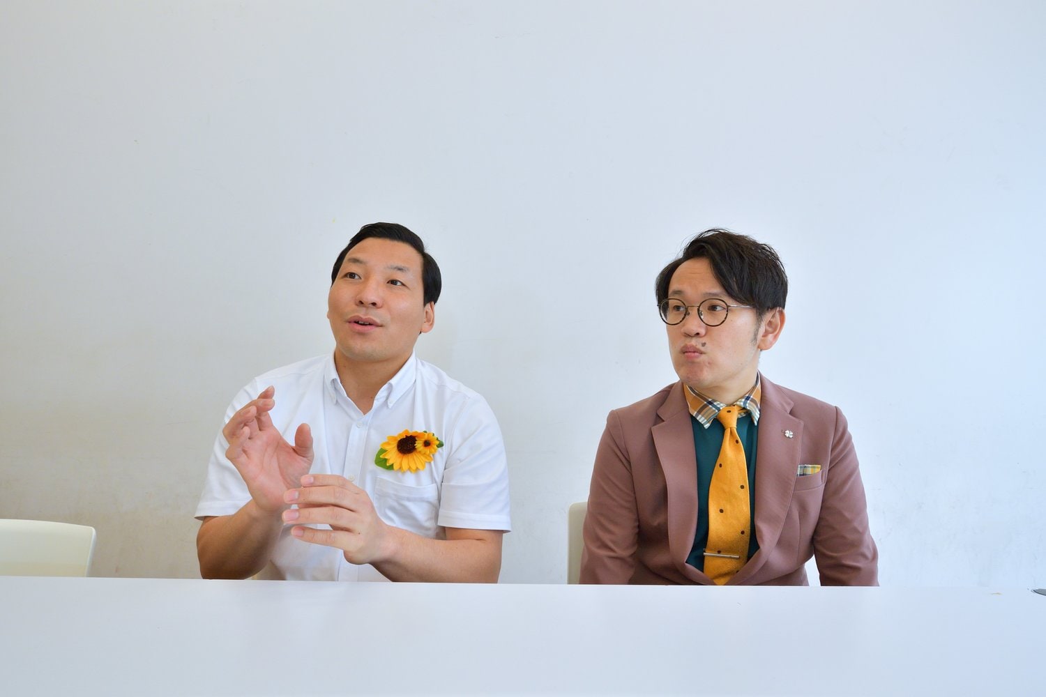 インディアンスの田渕章裕（左、ボケ担当、35歳）ときむ（右、ツッコミ担当、33歳）