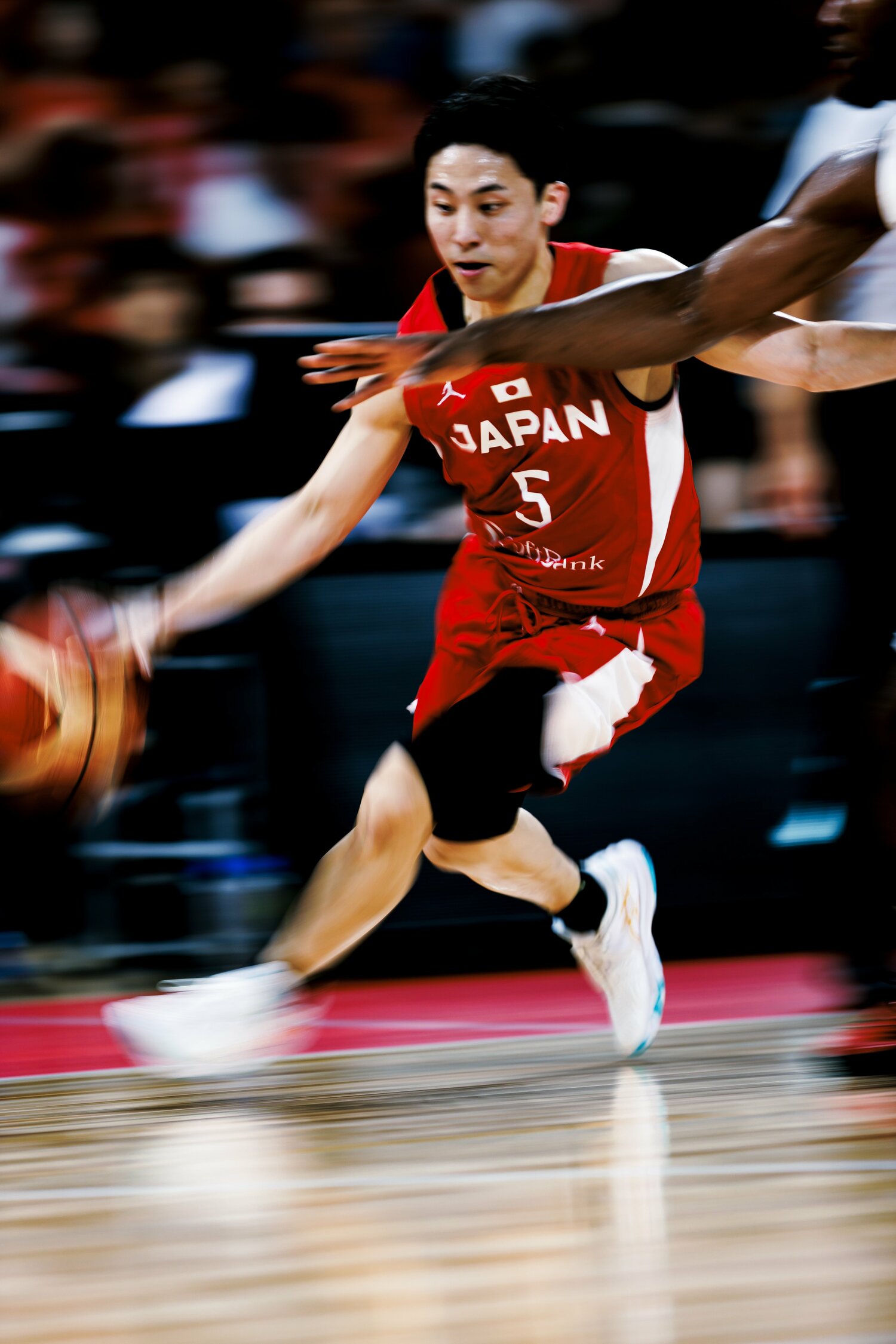 河村の「低くて速い」ドリブルにも注目だ　©Kiichi Matsumoto