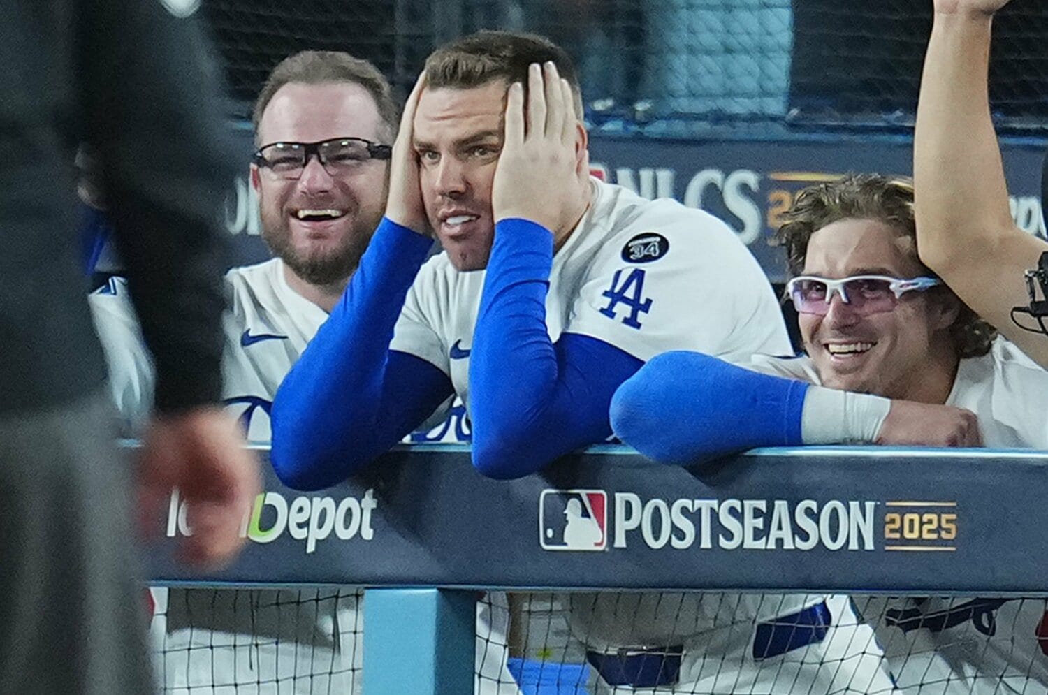 大谷の場外弾に頭を抱えるフリーマン、笑うしかないマンシーとキケ　©NIKKAN SPORTS/Asahi Shimbun