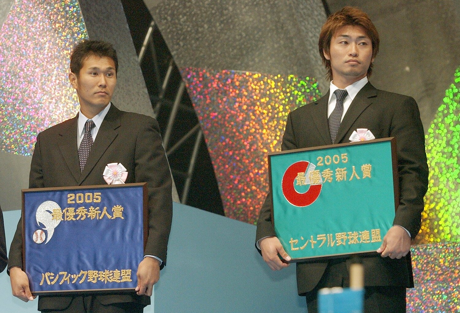 2005年のロッテ時代にはパ・リーグ新人王に輝いた。右はセ・リーグの青木宣親（ヤクルト）©JIJI PRESS