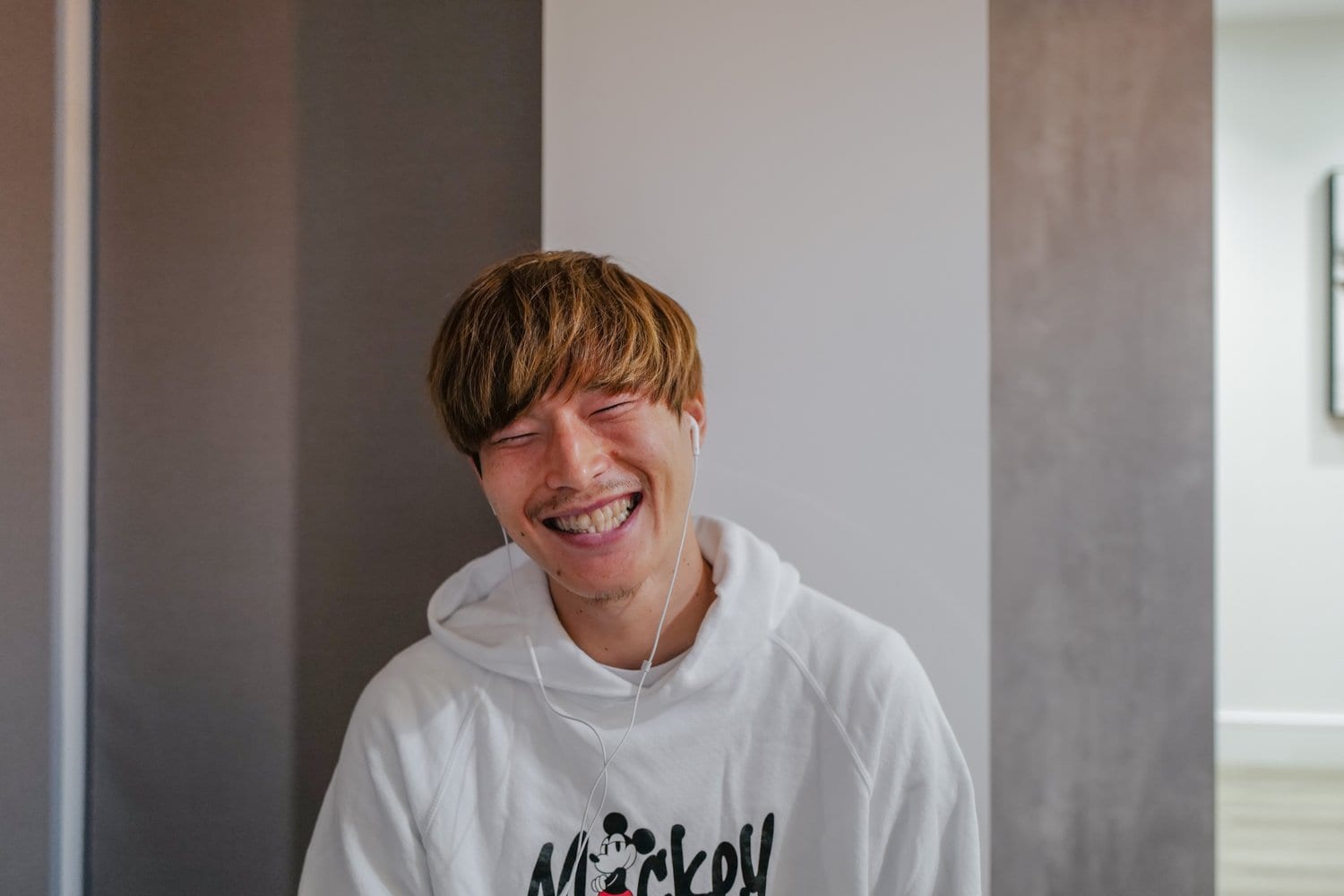 練習前の朝に取材に応じてくれた古橋。表情からも充実ぶりが伝わってきた（写真提供／SPORTS&amp;LIFE）