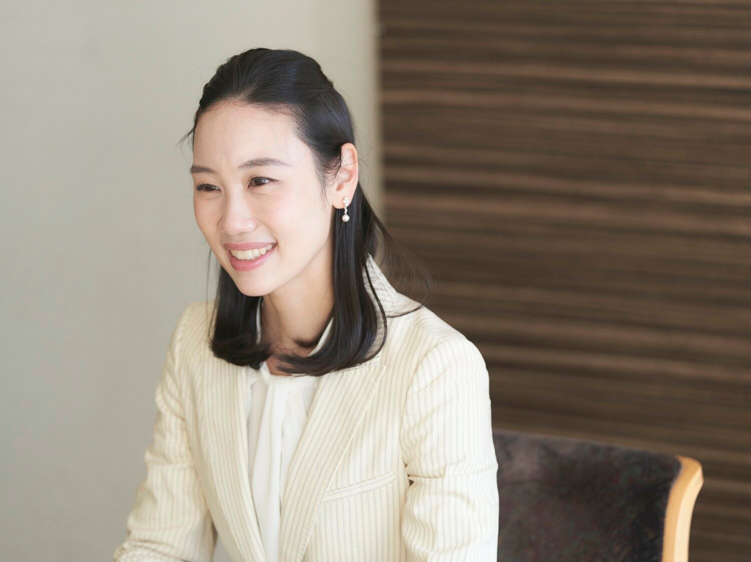 穏やかな表情で当時を振り返る中野さん