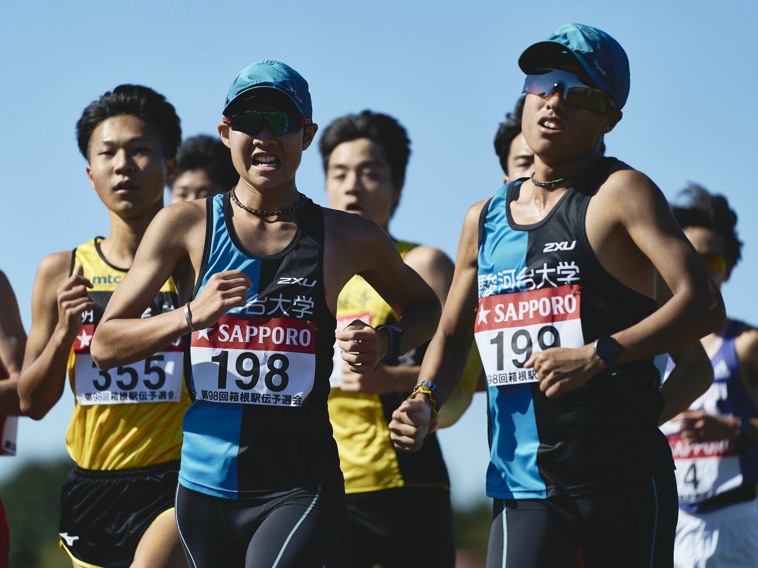 予選会でも力走を見せたキャプテンの阪本（右）　©Yuki Suenaga