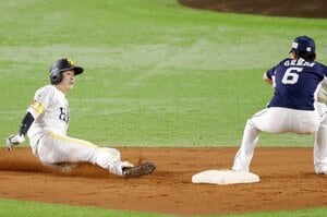 試合中の涙に“賛否両論”　ホークスのスピードスター周東佑京が号泣した理由は？