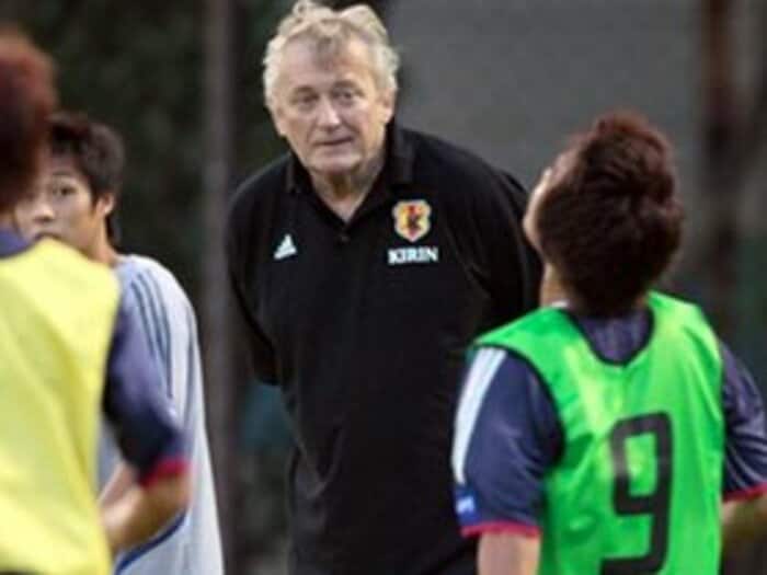 サッカー強豪国に学ぶ、監督の補佐役の大切さ。<Number Web> photograph by Takuya Sugiyama