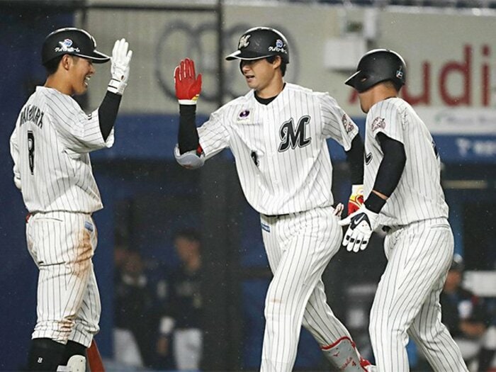 ロッテ二遊間に漂う名コンビの予感。中村奨吾と組む藤岡裕大の特別さ。<Number Web> photograph by Kyodo News