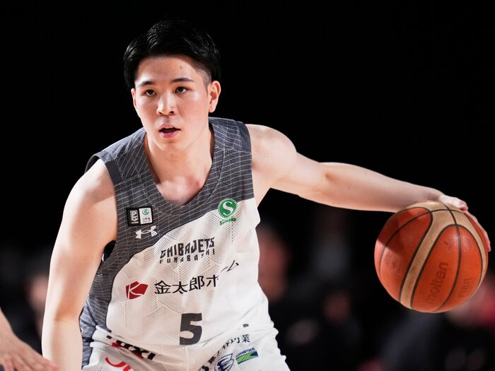 高校卒業後「わずか1カ月」の衝撃…“18歳のルーキー”がなぜBリーグの超強豪で活躍できる？ 千葉ジェッツ・瀬川琉久の規格外「リアル評」＜Number Web＞ photograph by AFLO