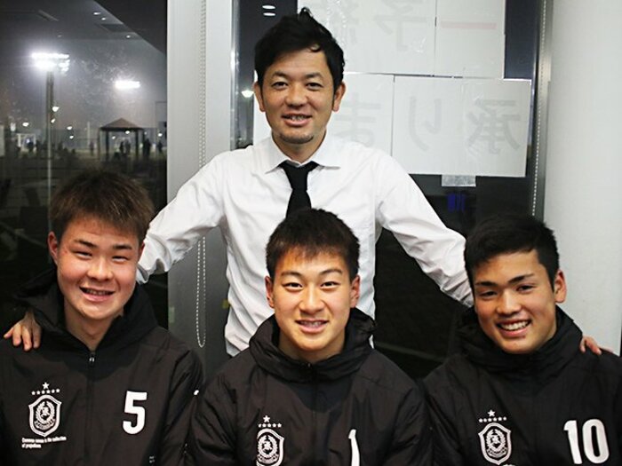 興國トリオがマリノスを観察、分析。“内定先”でのビジョンを描く高校生。＜Number Web＞ photograph by Takahito Ando