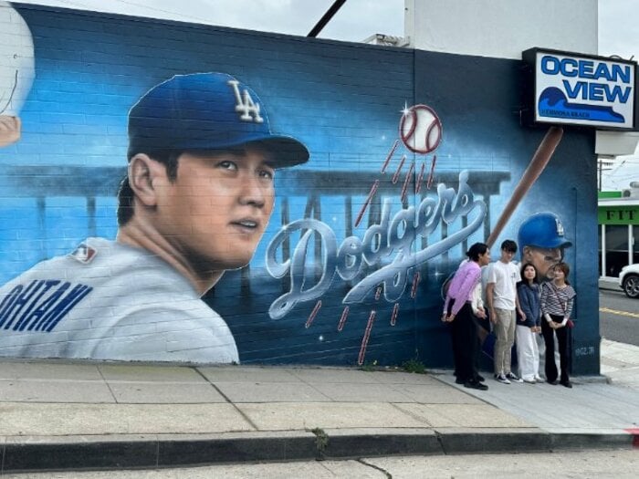 大谷翔平の本拠地「同じロスでも…エンゼルスとドジャースは全く違う」 日本人が知らない“ファン層の違い”「お行儀は良いとは言えないが…」<Number Web> photograph by Koji Sasada