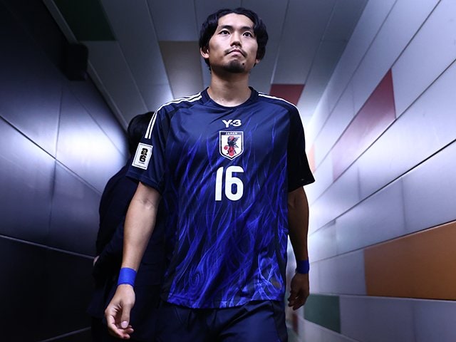 サッカー日本代表 町田浩樹 直筆サイン ユニフォーム 妻いわく「“推し活”が二次元からマチくんへ」サッカー日本代表と